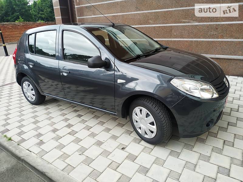 Хэтчбек Dacia Sandero 2010 в Полтаве