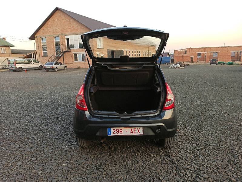 Хетчбек Dacia Sandero 2008 в Луцьку