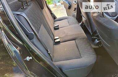 Хетчбек Dacia Sandero 2011 в 