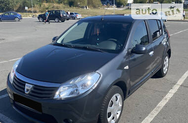 Хэтчбек Dacia Sandero 2008 в Львове