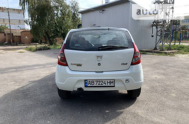 Хэтчбек Dacia Sandero 2009 в Виннице