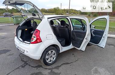 Хэтчбек Dacia Sandero 2011 в Кривом Роге