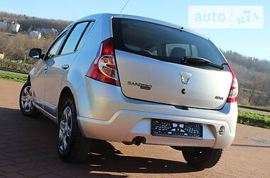 Хэтчбек Dacia Sandero 2009 в Дрогобыче