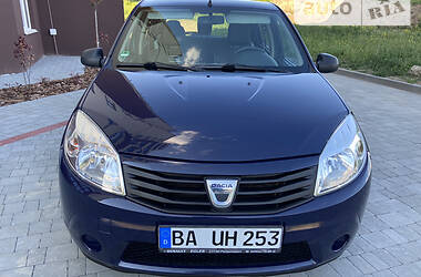 Хэтчбек Dacia Sandero 2012 в Дубно