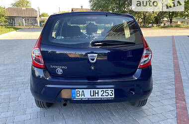 Хэтчбек Dacia Sandero 2012 в Дубно