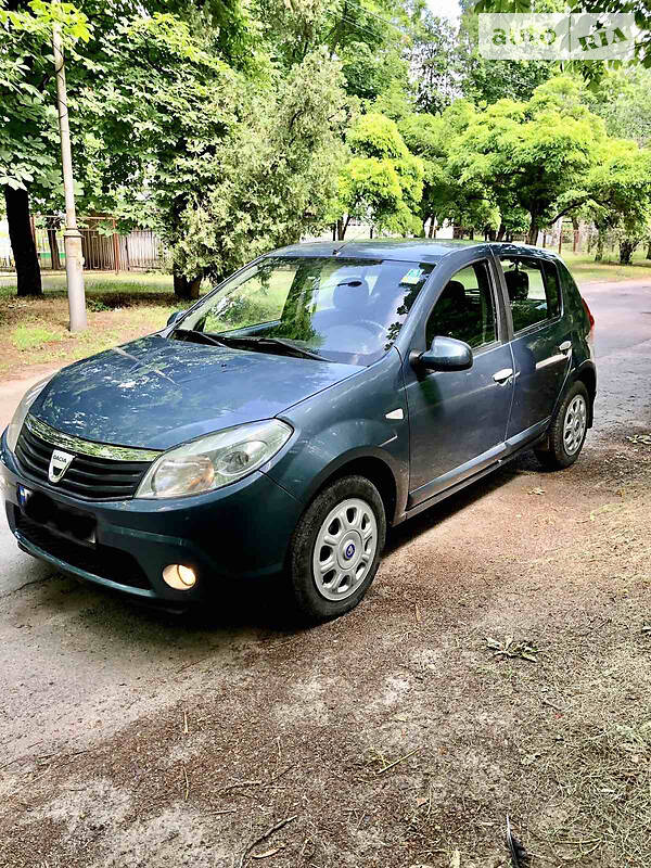 Хэтчбек Dacia Sandero 2010 в Никополе