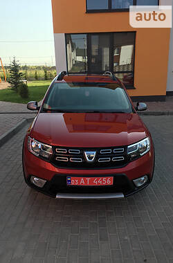 Хэтчбек Dacia Sandero 2017 в Киеве