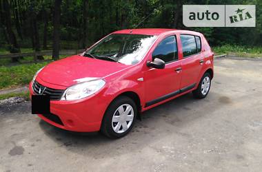 Хэтчбек Dacia Sandero 2010 в Ивано-Франковске