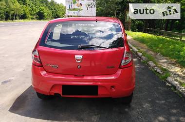 Хэтчбек Dacia Sandero 2010 в Ивано-Франковске