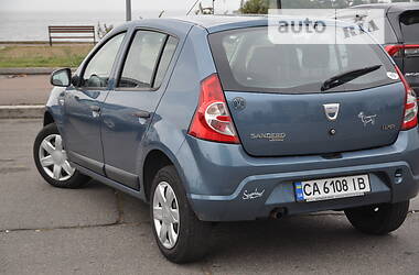 Хэтчбек Dacia Sandero 2008 в Черкассах