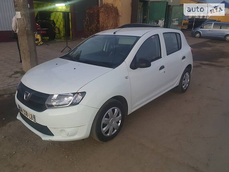 Хэтчбек Dacia Sandero 2014 в Калуше