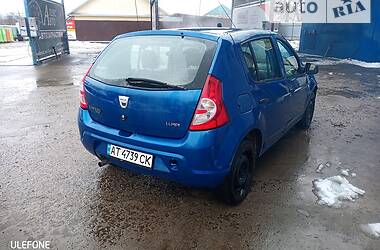 Хэтчбек Dacia Sandero 2009 в Калуше