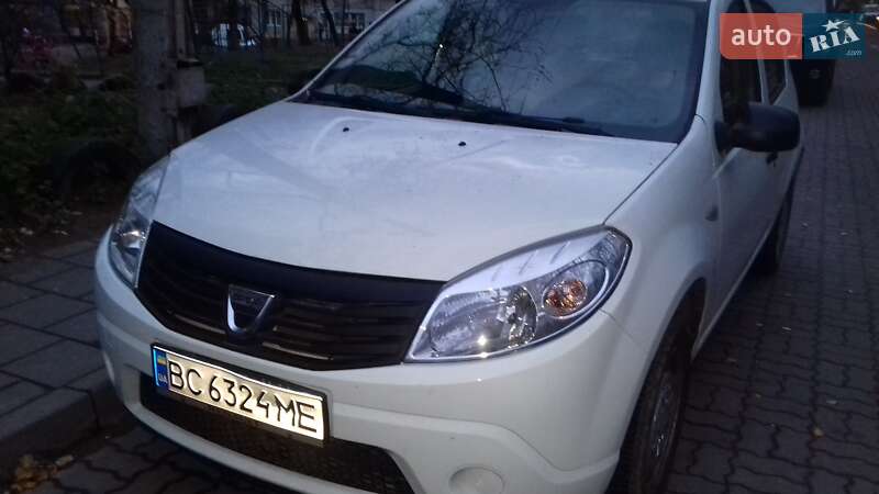 Хэтчбек Dacia Sandero 2011 в Львове