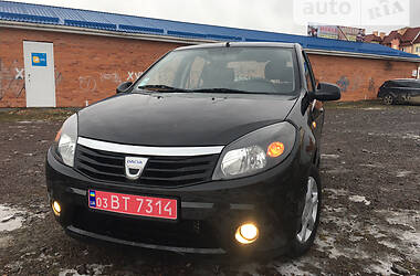 Хэтчбек Dacia Sandero 2011 в Дрогобыче
