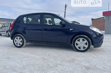 Хэтчбек Dacia Sandero 2009 в Бахмаче