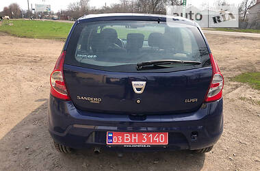 Хэтчбек Dacia Sandero 2009 в Новомосковске