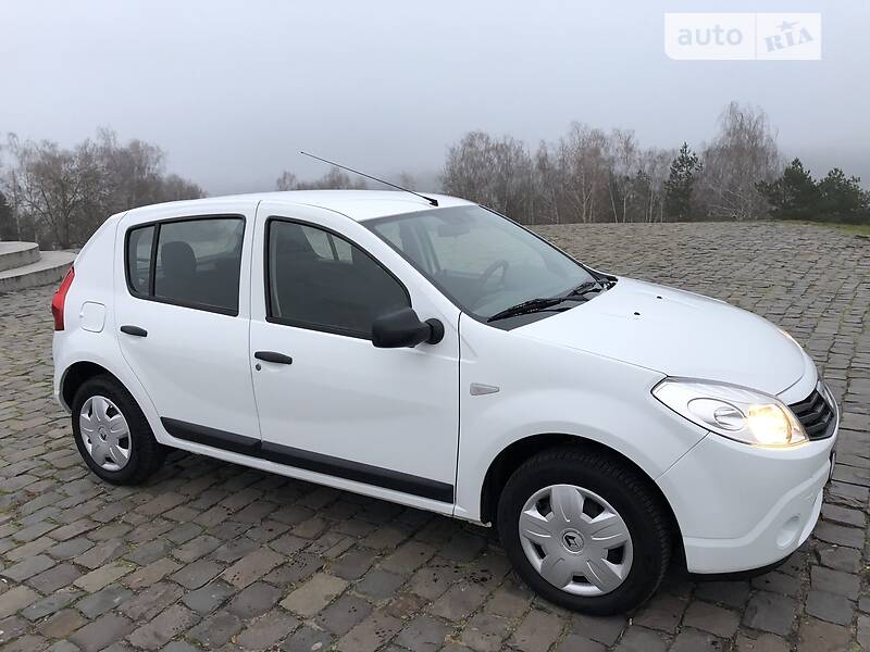 Хэтчбек Dacia Sandero 2009 в Житомире