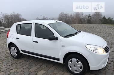 Хэтчбек Dacia Sandero 2009 в Житомире