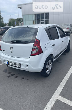 Хетчбек Dacia Sandero 2011 в Львові