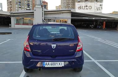 Хэтчбек Dacia Sandero 2009 в Киеве