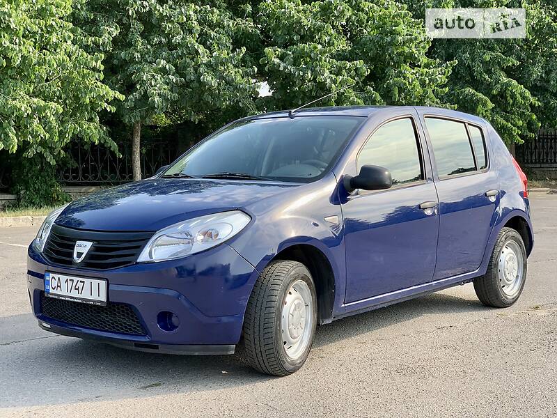 Хэтчбек Dacia Sandero 2009 в Умани