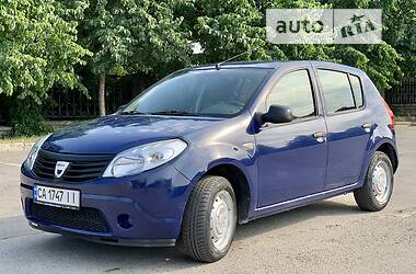 Хэтчбек Dacia Sandero 2009 в Умани