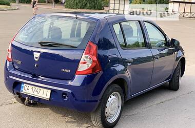 Хэтчбек Dacia Sandero 2009 в Умани