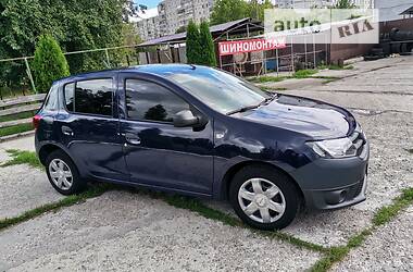 Хэтчбек Dacia Sandero 2015 в Сумах