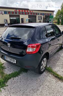 Хэтчбек Dacia Sandero 2015 в Сумах