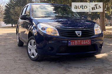 Хетчбек Dacia Sandero 2010 в Умані