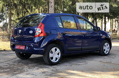 Хэтчбек Dacia Sandero 2010 в Умани