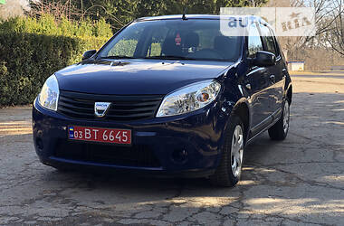 Хэтчбек Dacia Sandero 2010 в Умани