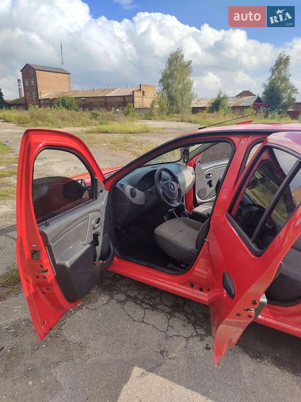 Хетчбек Dacia Sandero 2009 в Білопіллі