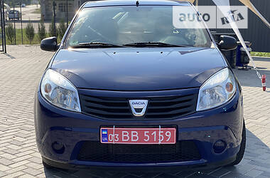 Хэтчбек Dacia Sandero 2009 в Полтаве