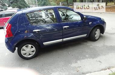 Хэтчбек Dacia Sandero 2009 в Полтаве