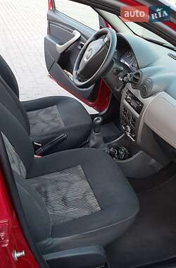 Хэтчбек Dacia Sandero 2011 в Запорожье