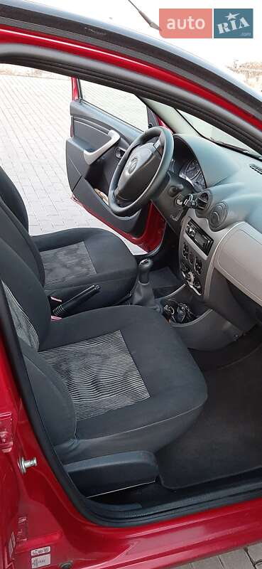 Хэтчбек Dacia Sandero 2011 в Запорожье