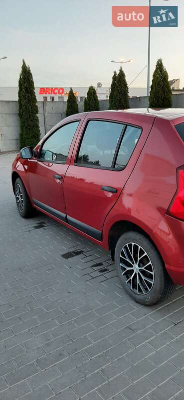 Хэтчбек Dacia Sandero 2011 в Запорожье