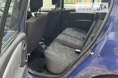 Хетчбек Dacia Sandero 2009 в 
