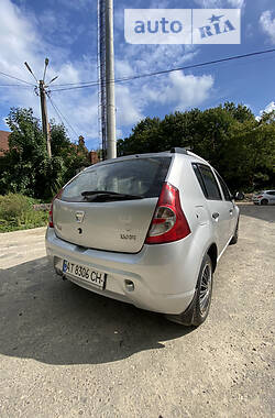 Хэтчбек Dacia Sandero 2009 в Львове