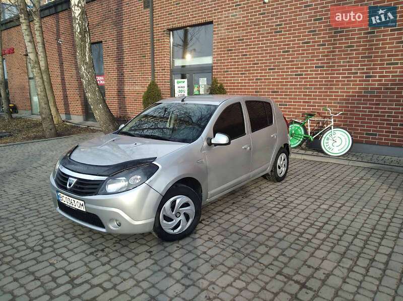 Хэтчбек Dacia Sandero 2010 в Львове
