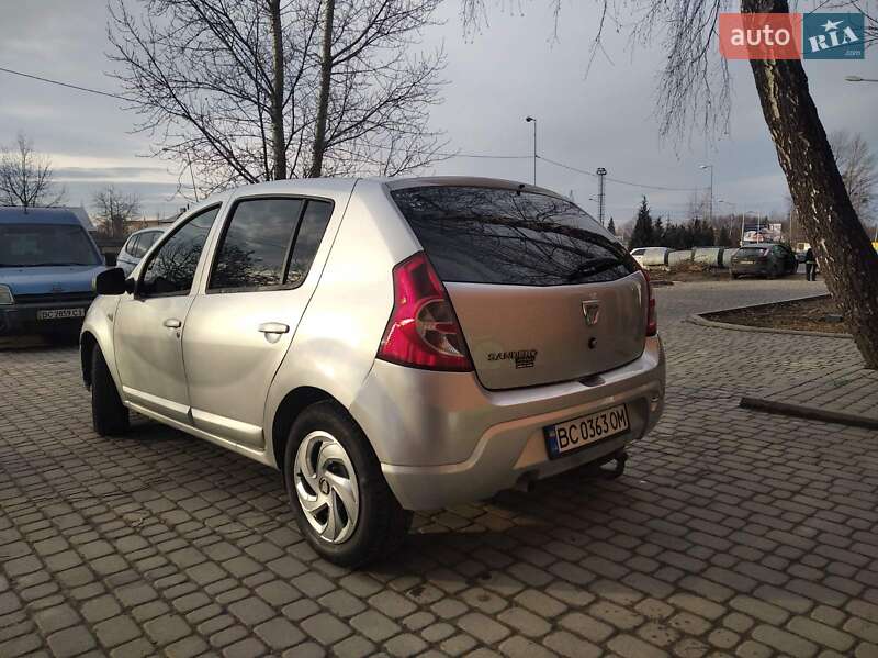Хэтчбек Dacia Sandero 2010 в Львове
