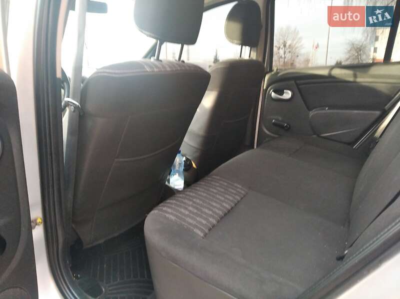 Хэтчбек Dacia Sandero 2010 в Львове