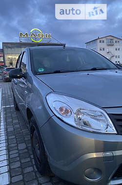 Хетчбек Dacia Sandero 2009 в Львові