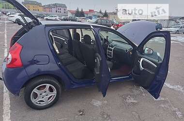 Хэтчбек Dacia Sandero 2009 в Виннице