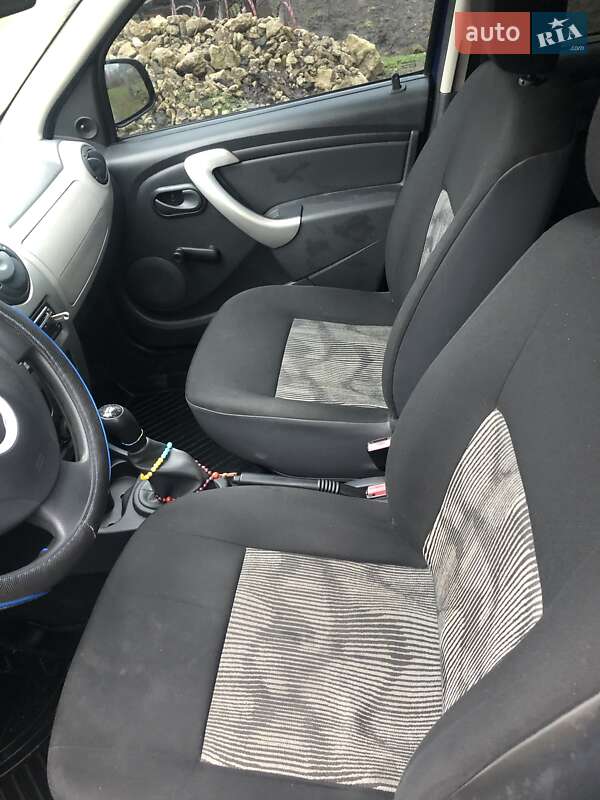 Хетчбек Dacia Sandero 2009 в Білогір'ї