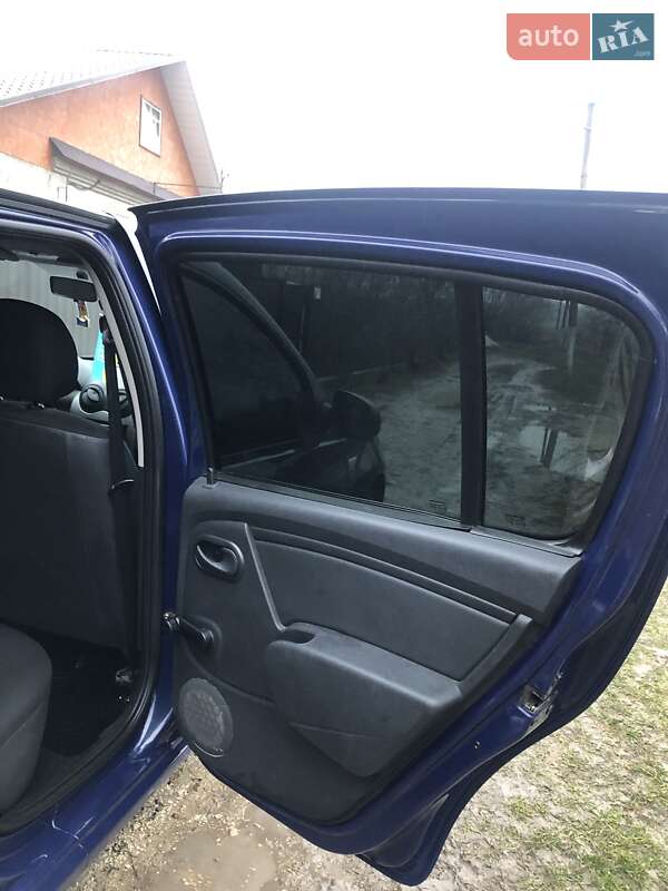 Хетчбек Dacia Sandero 2009 в Білогір'ї