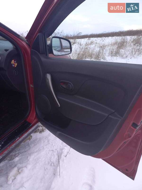 Хетчбек Dacia Sandero 2013 в Львові