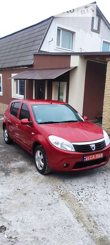 Хэтчбек Dacia Sandero 2012 в Яготине