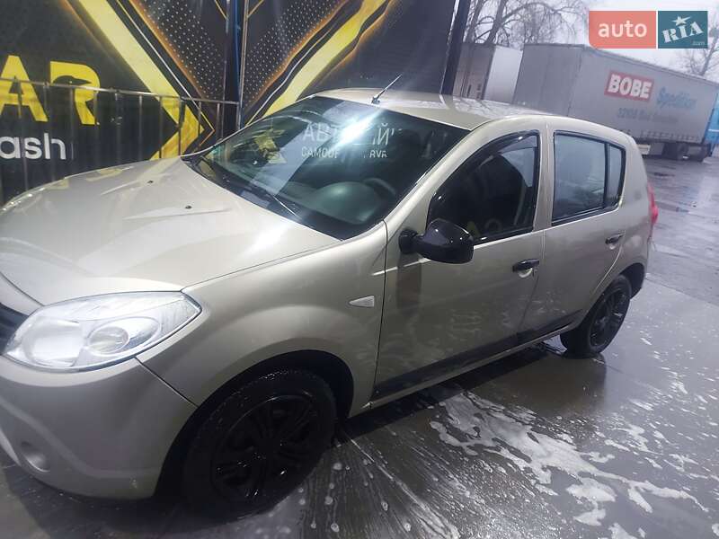 Хэтчбек Dacia Sandero 2009 в Харькове